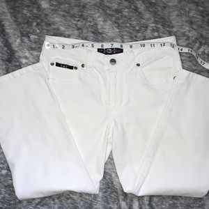 LEI white capri
